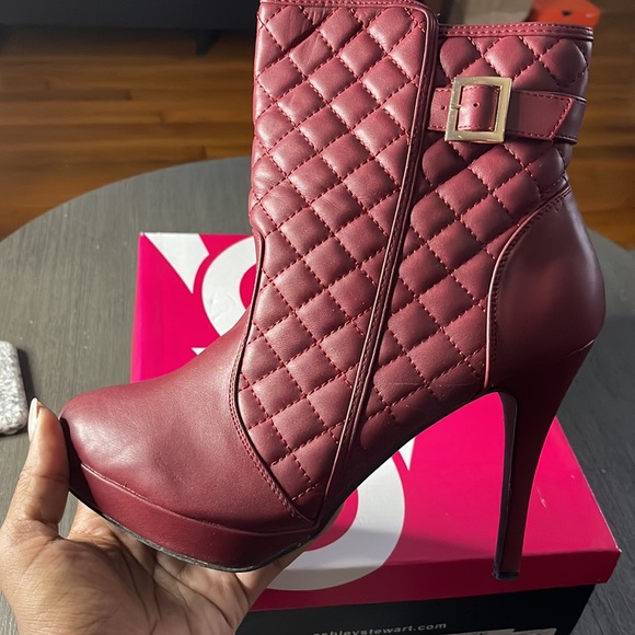 Ashley Stewart size 12 wide Wine Quilted Booties - Picture 4 of 5